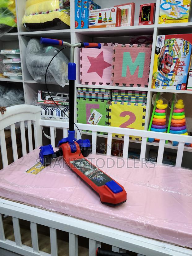 Foldable 3-Wheel Kick Scooter – Easy to Carry Anywhere - thumbnail 3