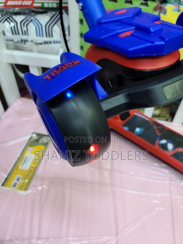 Foldable 3-Wheel Kick Scooter – Easy to Carry Anywhere - thumbnail 4