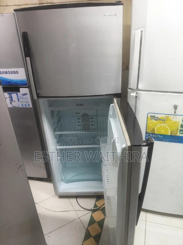 Well Maintained Samsung Fridge - thumbnail 3