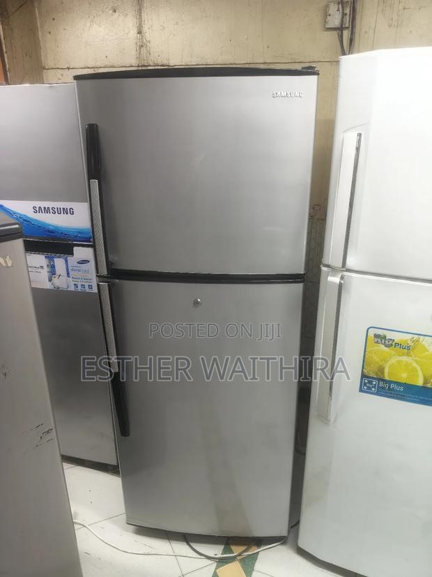 Well Maintained Samsung Fridge - thumbnail 5