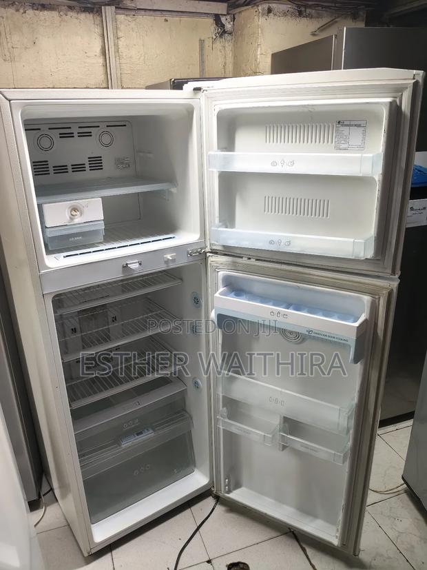 Lg White Well Maintained Fridge - thumbnail 4