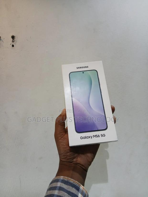 New Samsung Galaxy M56 256 GB Black - thumbnail 3