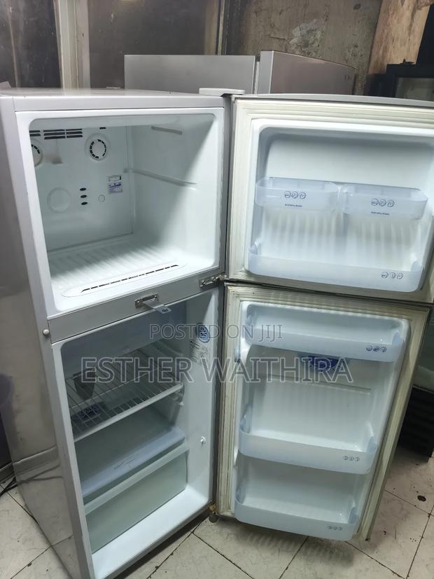 Lg Refrigerator Well Maintained - thumbnail 3