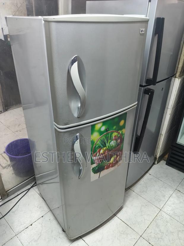 Lg Refrigerator Well Maintained - thumbnail 4