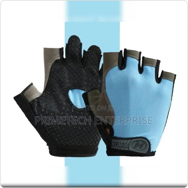 Gym Half Fingers Antislip Gloves - main view