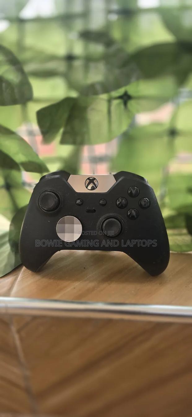 Xbox One Elite Series Controller - main view