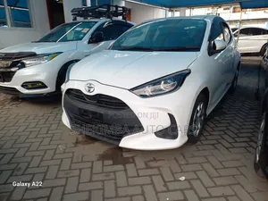Toyota Yaris LE Sedan 4dr 2019 White