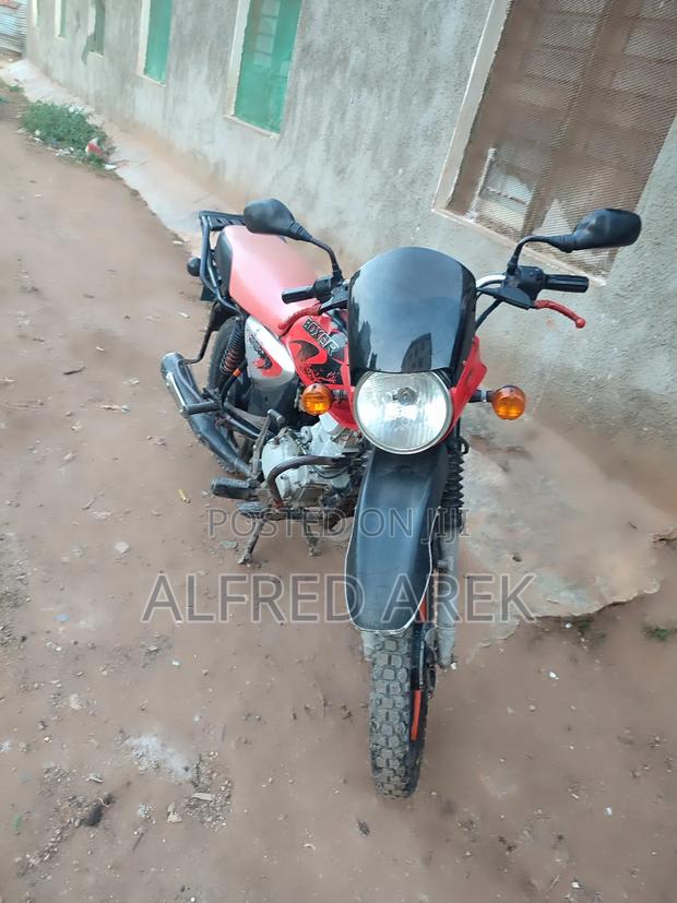Bajaj Boxer 125 2022 Red - thumbnail 4