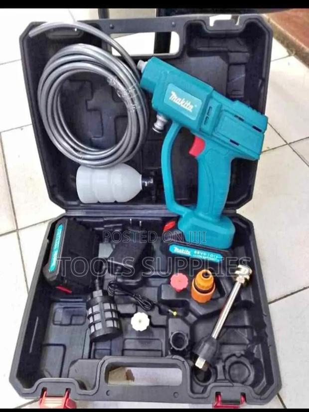 Makita Rechargeable High Pressure Washer