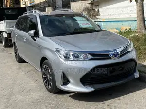 Toyota Corolla Fielder 2018 Silver