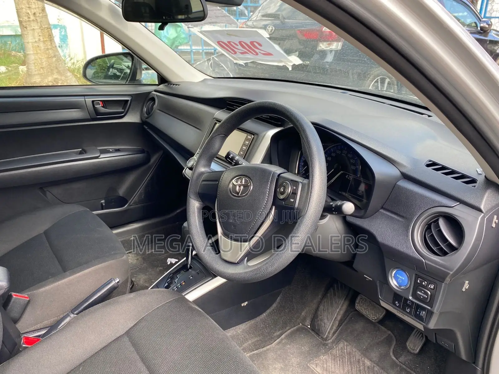 Toyota Corolla Fielder 2018 Silver
