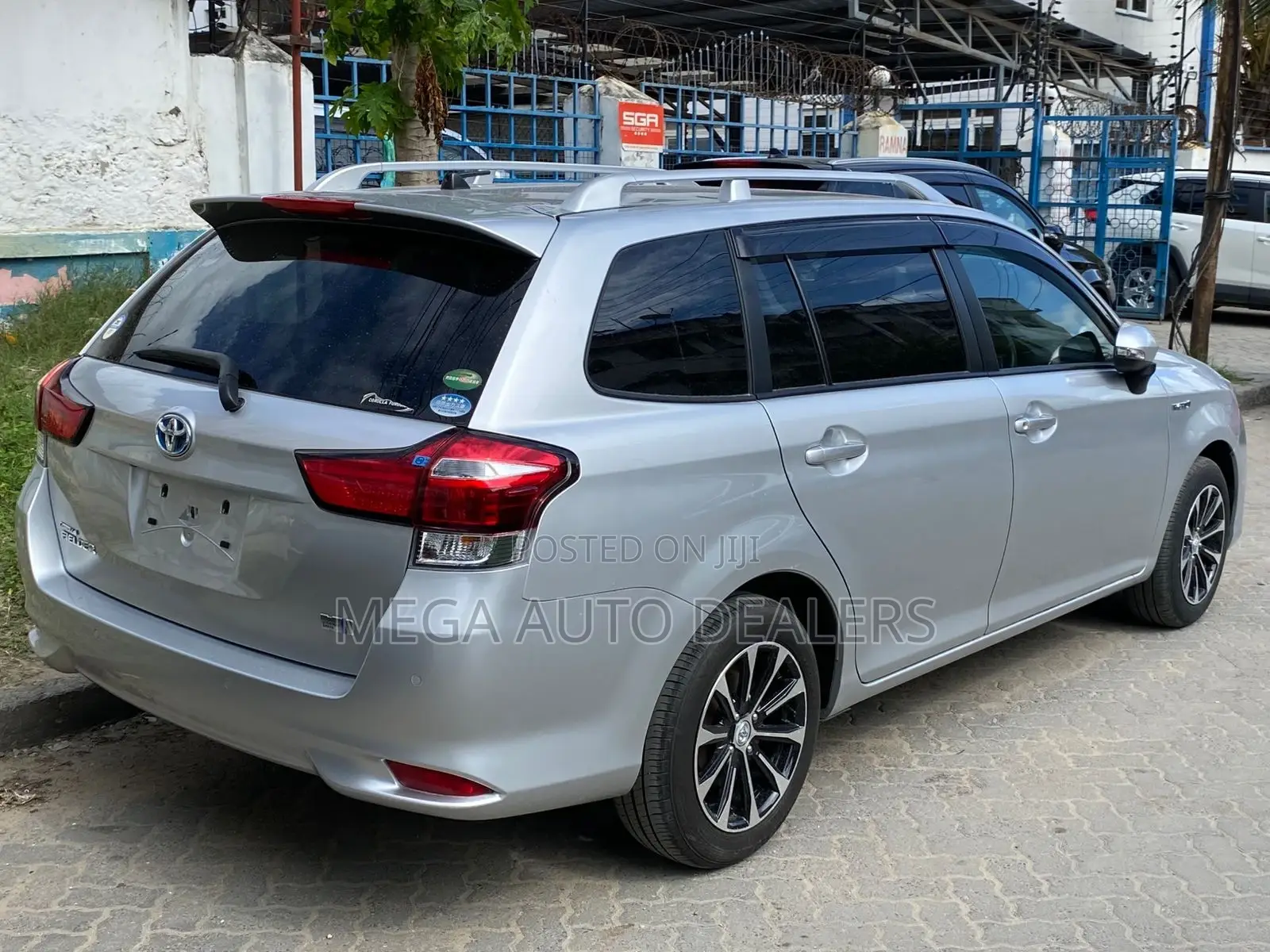 Toyota Corolla Fielder 2018 Silver