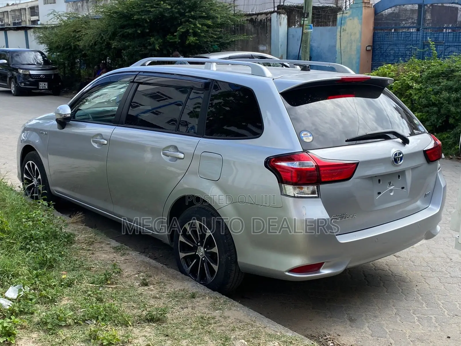Toyota Corolla Fielder 2018 Silver