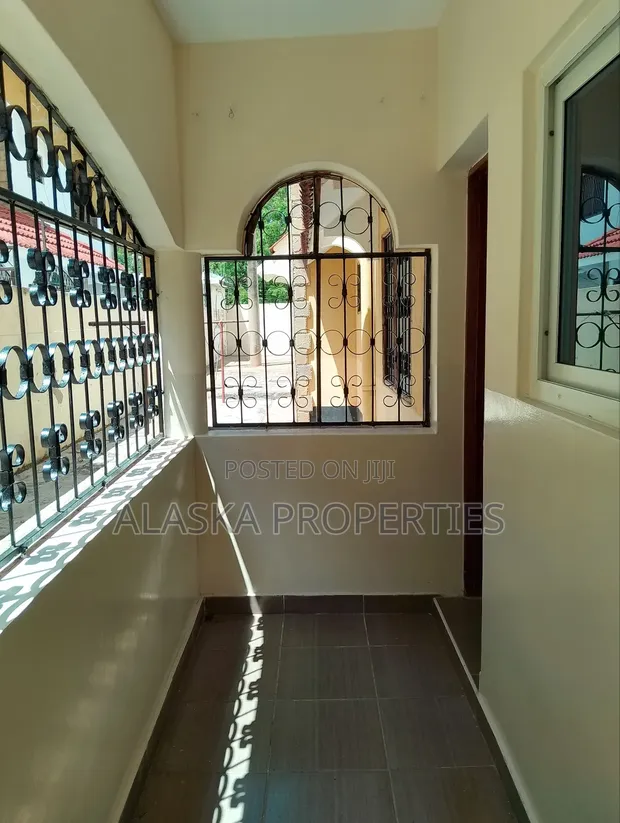 3bdrm Apartment in Beach Road Estate, Nyali for rent