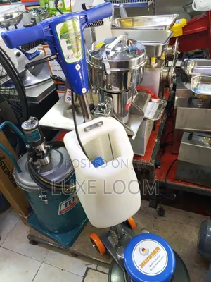 Industrial Floor Scrubber With 3 Brushes