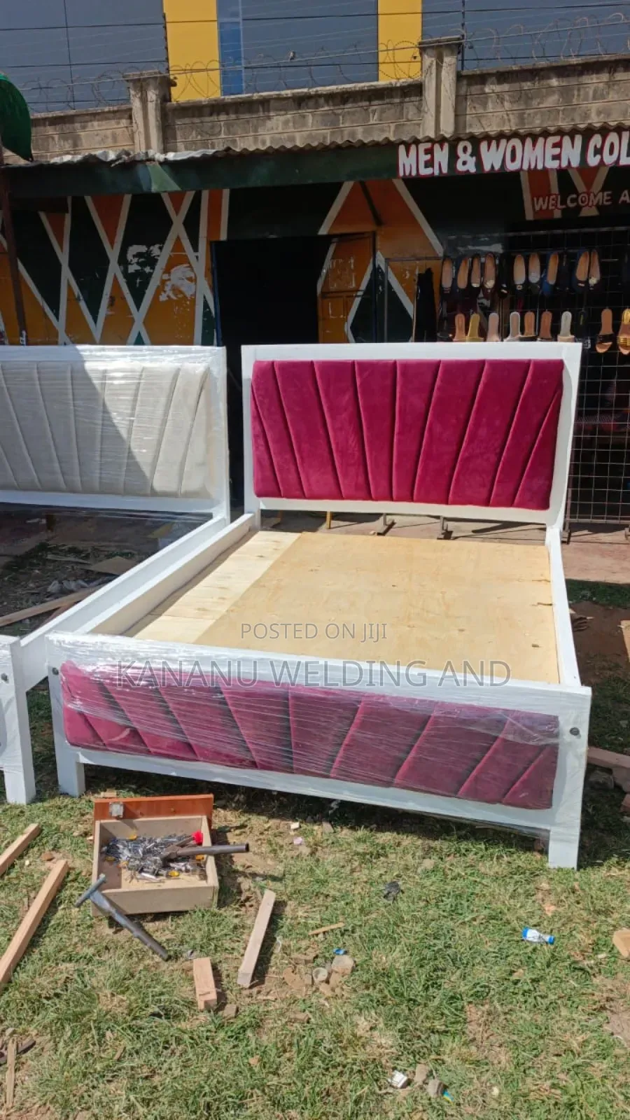 Maroon Mocket Bed