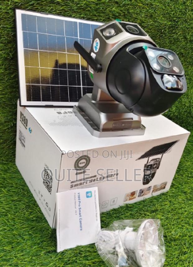 Solar Powered 4g PTZ Dual Lens Camera Solar Light Built-in Battery