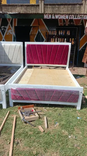 Maroon White Chester Bed