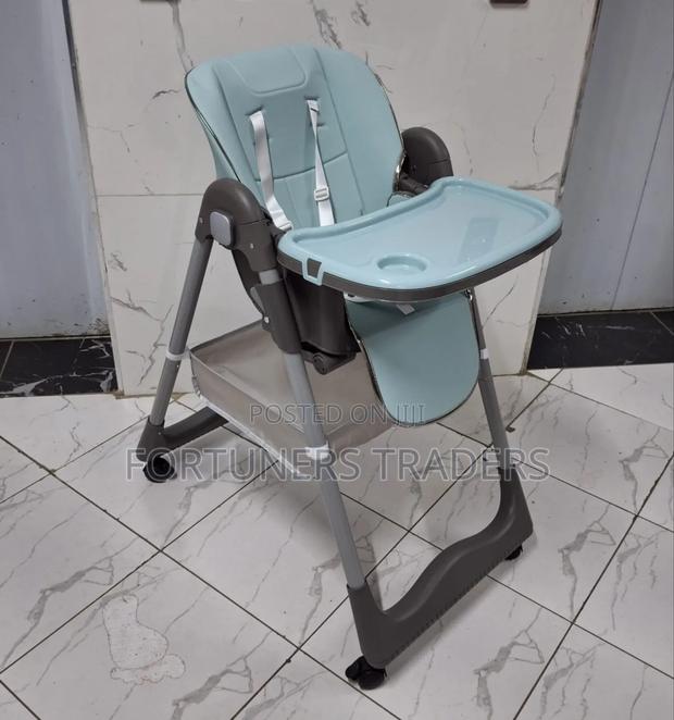 Toddlers Feeding Chair With Adjustable Seat