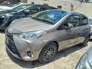 Toyota Vitz 1.3 FWD 5dr 2019 Gold