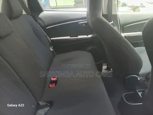 Toyota Vitz 1.3 FWD 5dr 2019 Gold