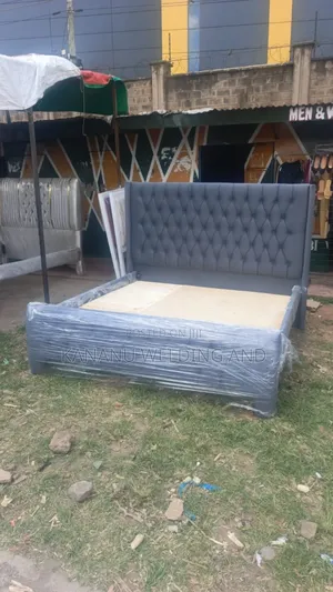 5*6..Gray Chester Bed