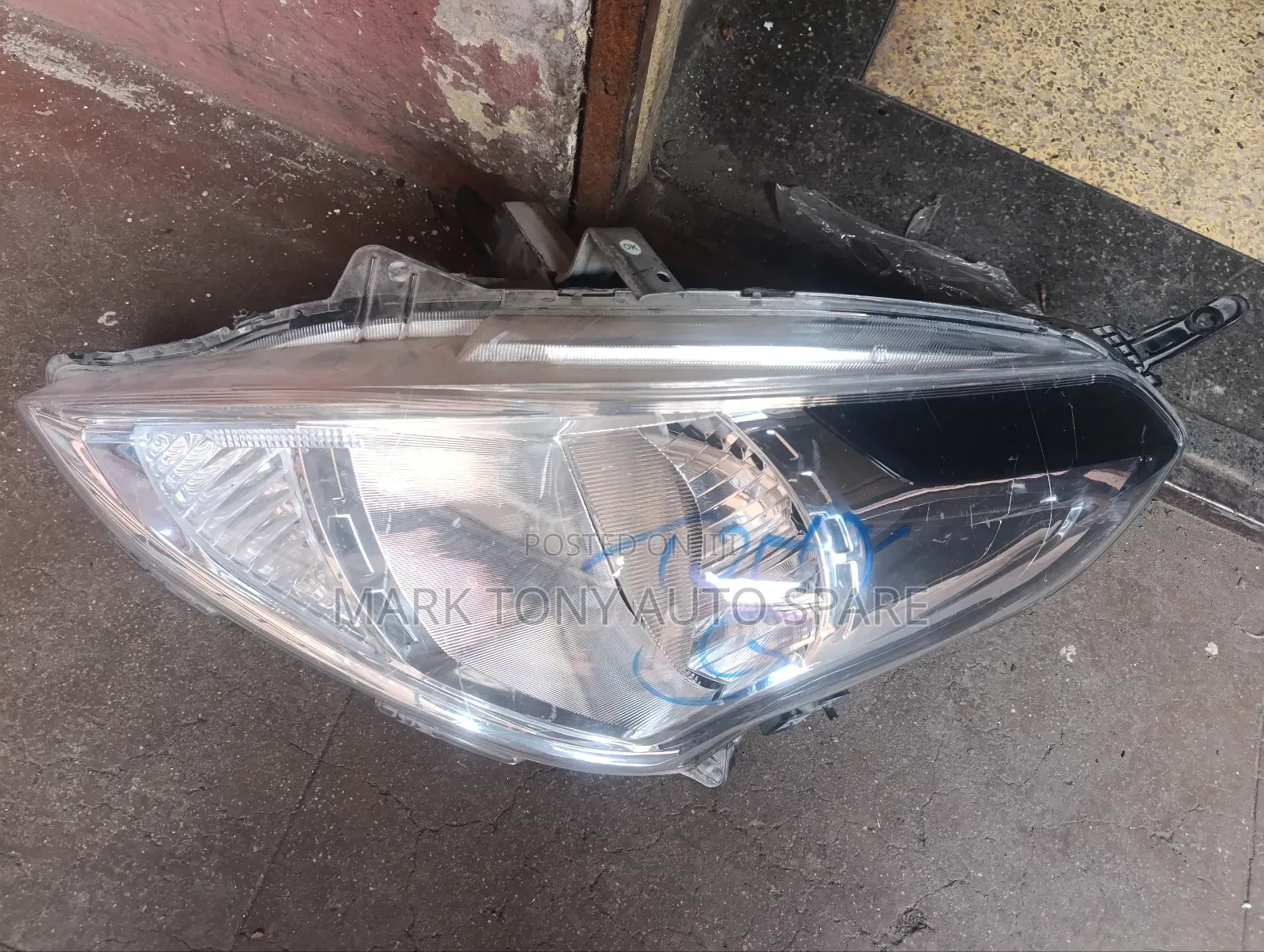 Nissan Almeera/Latio 2015 Non Zenon Headlight 