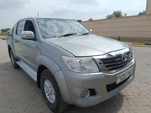 Toyota Hilux 2012 Silver