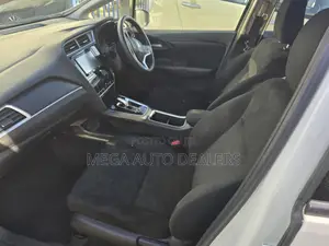 Honda Fit Shuttle 2018 White