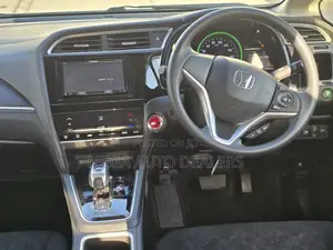 Honda Fit Shuttle 2018 White