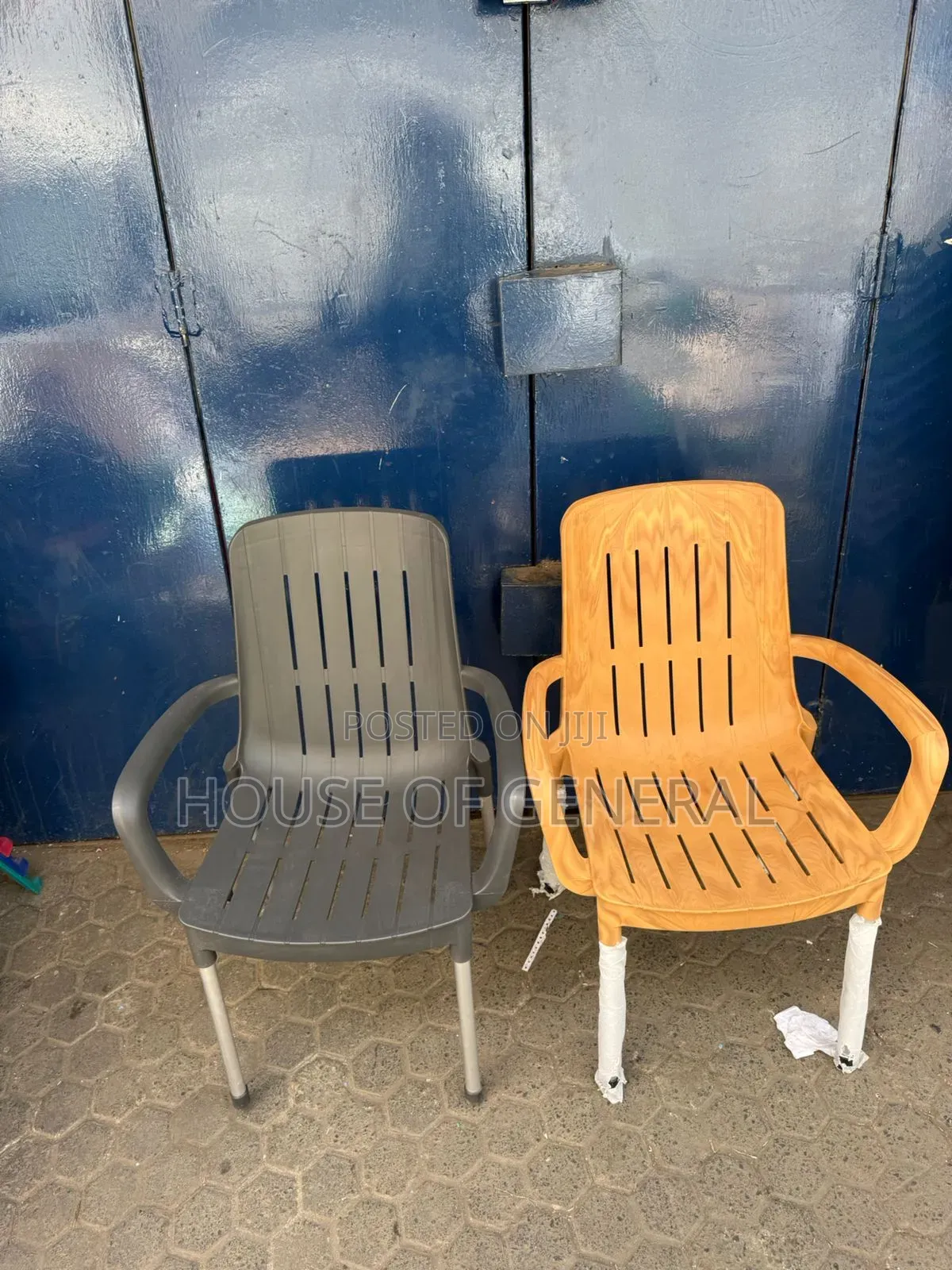 Good Quality Acme Plastic Chair With Metal Tubing. Strong and Durable