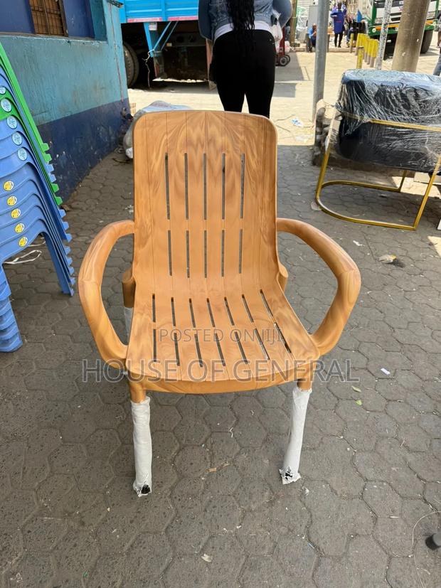 Good Quality Plastic Chair With Metal Legs. Strong and Durable Chair
