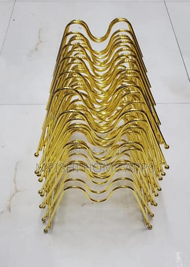 Metallic Golden Plates Stand - thumbnail 3