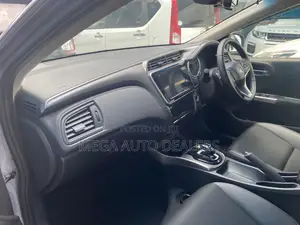Honda Grace 2018 Gray