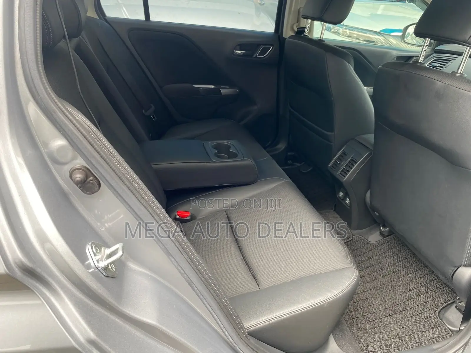 Honda Grace 2018 Gray