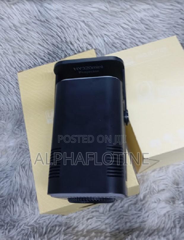 Small and Lightweight Mini Projector Hy320 - thumbnail 2