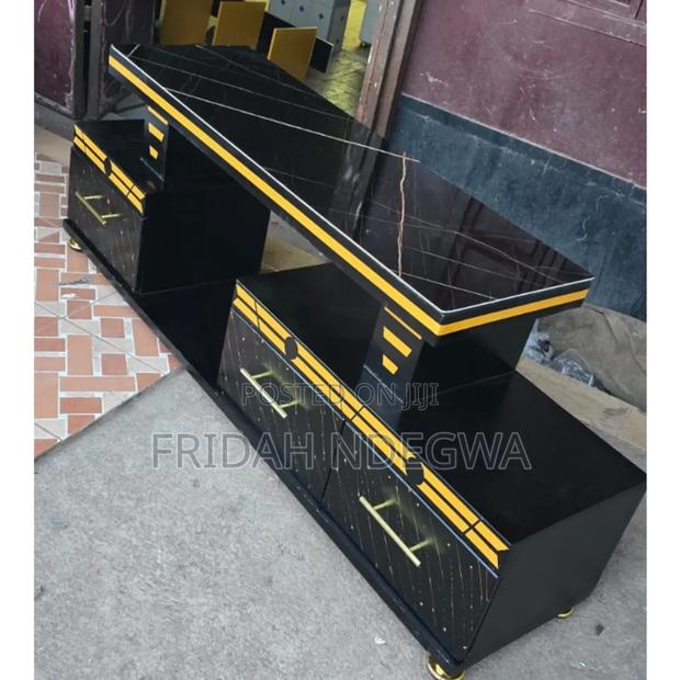 Executive 5 FTS Black/White and Gold With Marble Top Tv Stand