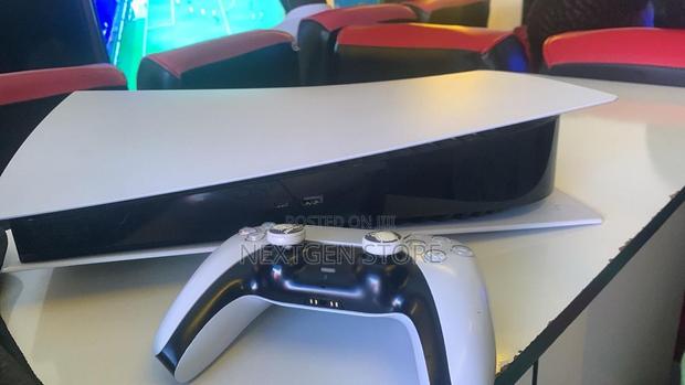 Ps5 Standard Digital With One Controller - main view