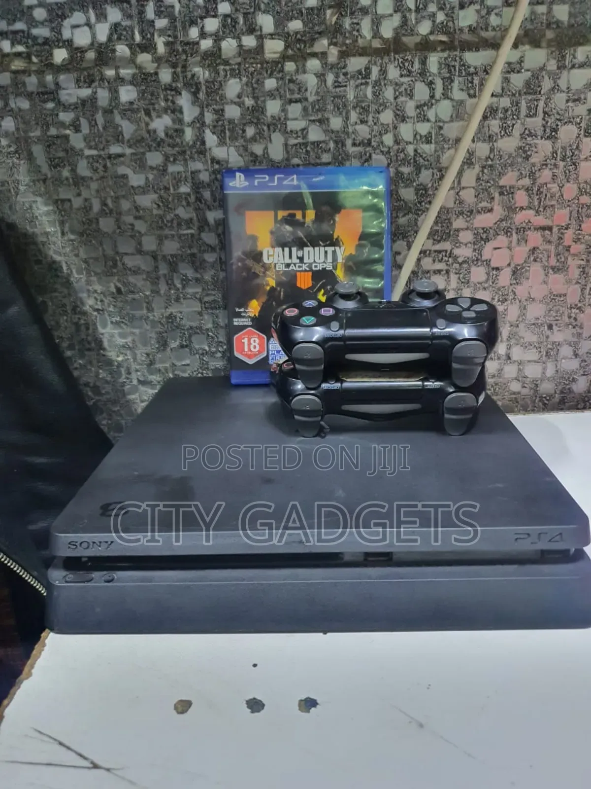 Ps4 Slim With Two Pads and Game