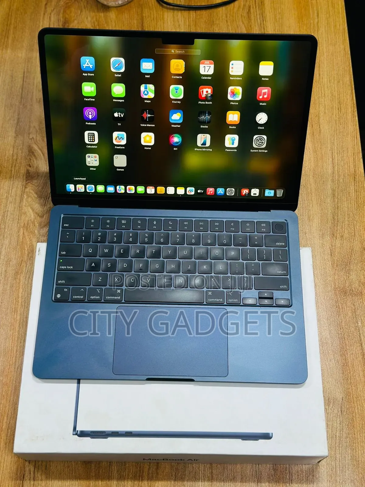 Laptop Apple MacBook Air 2022 M2 8GB Apple M2 SSD 256GB