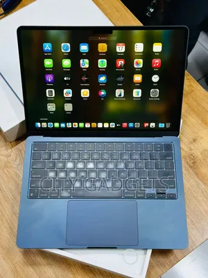 Laptop Apple MacBook Air 2022 M2 8GB Apple M2 SSD 256GB