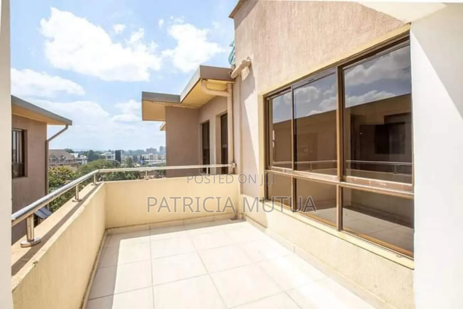 5bdrm Duplex in Duplexes, Raphta Road Area for sale