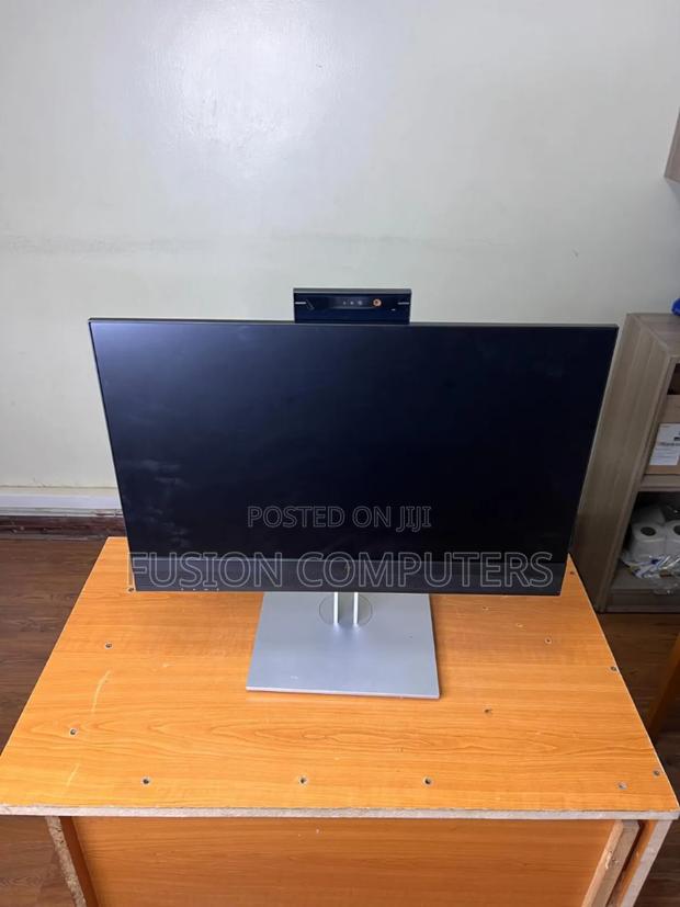 Dell 24 Inches Edge to EdgeWith Webcam - main view