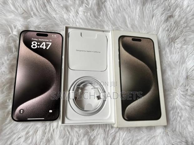 Apple iPhone 15 Pro Max 256 GB Silver - thumbnail 3