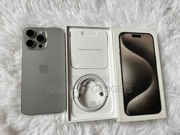 Apple iPhone 15 Pro Max 256 GB Silver - thumbnail 4
