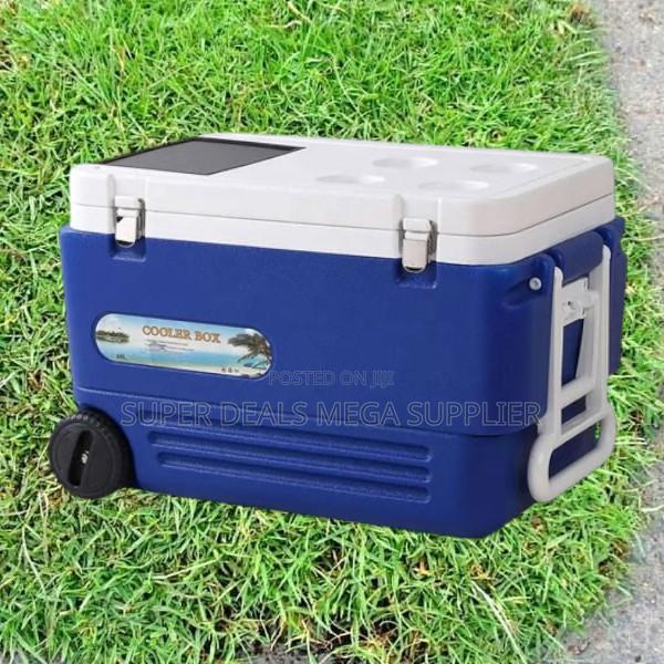 100 Litres Impact Resistant Outdoor Cooling Box With Wheels for Trips