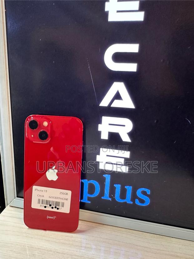 Apple iPhone 13 256 GB Red - main view