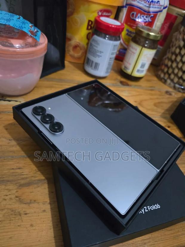 New Samsung Galaxy Z Fold6 256 GB Silver - main view