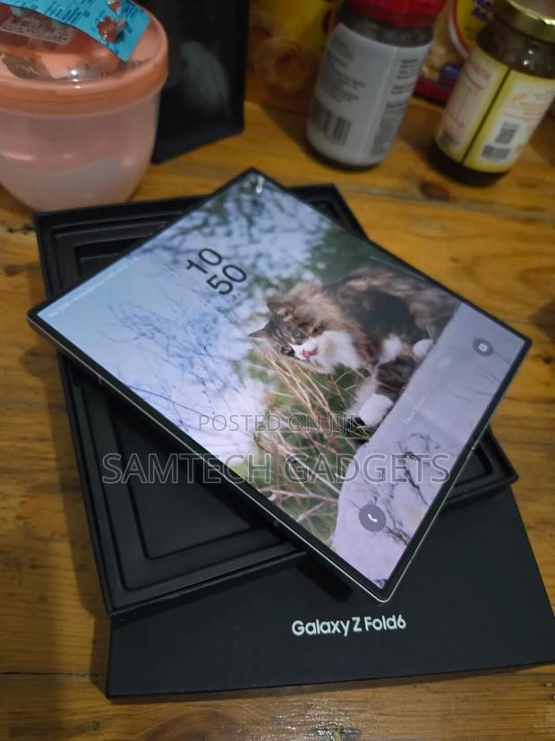 New Samsung Galaxy Z Fold6 256 GB Silver - thumbnail 3