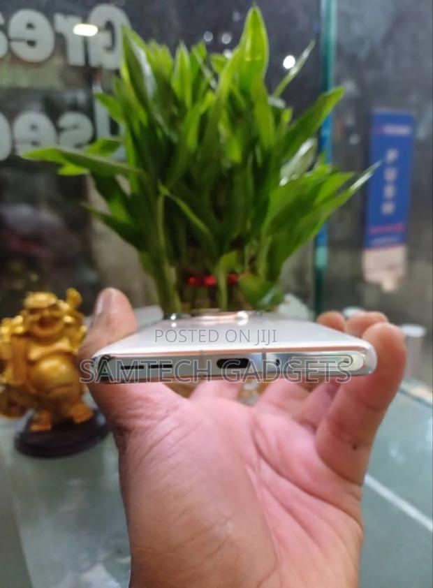 New OnePlus 12 512 GB Silver - thumbnail 5